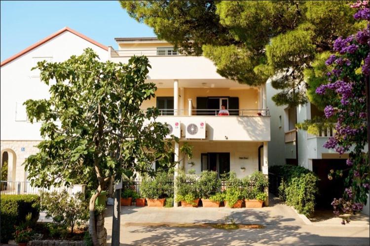 Vila Doris Hotell Baška Voda Eksteriør bilde