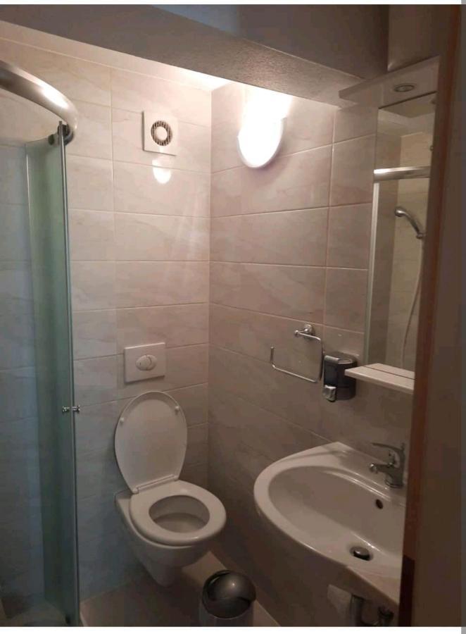Vila Doris Hotell Baška Voda Eksteriør bilde