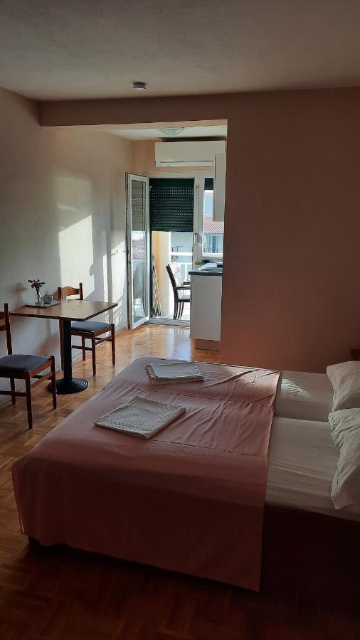 Vila Doris Hotell Baška Voda Eksteriør bilde