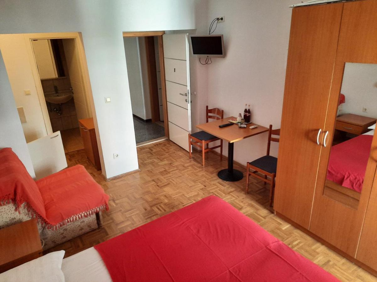 Vila Doris Hotell Baška Voda Eksteriør bilde